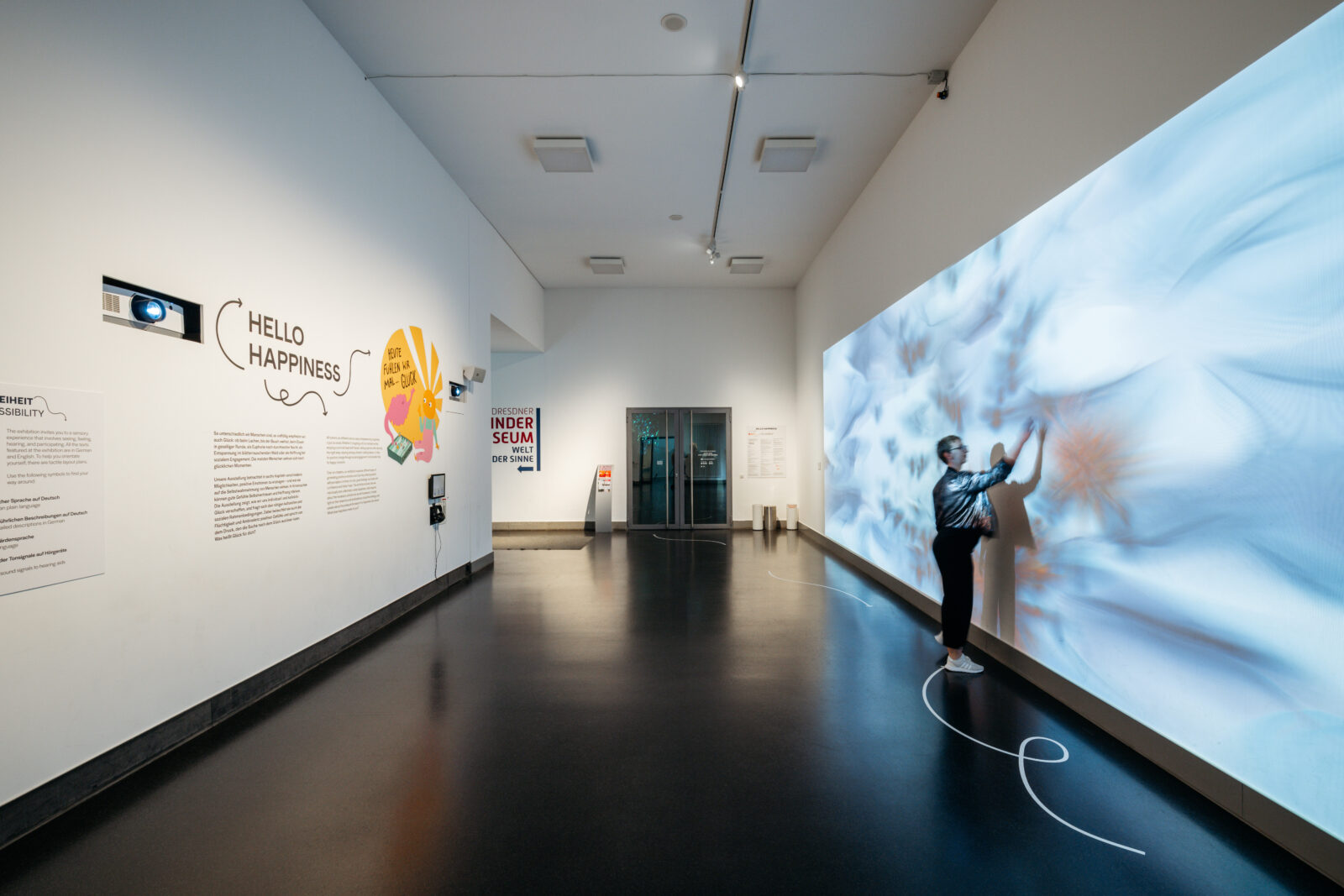 Bok-_Hello-Happiness_Dt-Hygienemuseum_Dresden_10-11-2023_TE_4834cChristoph-Steinweg